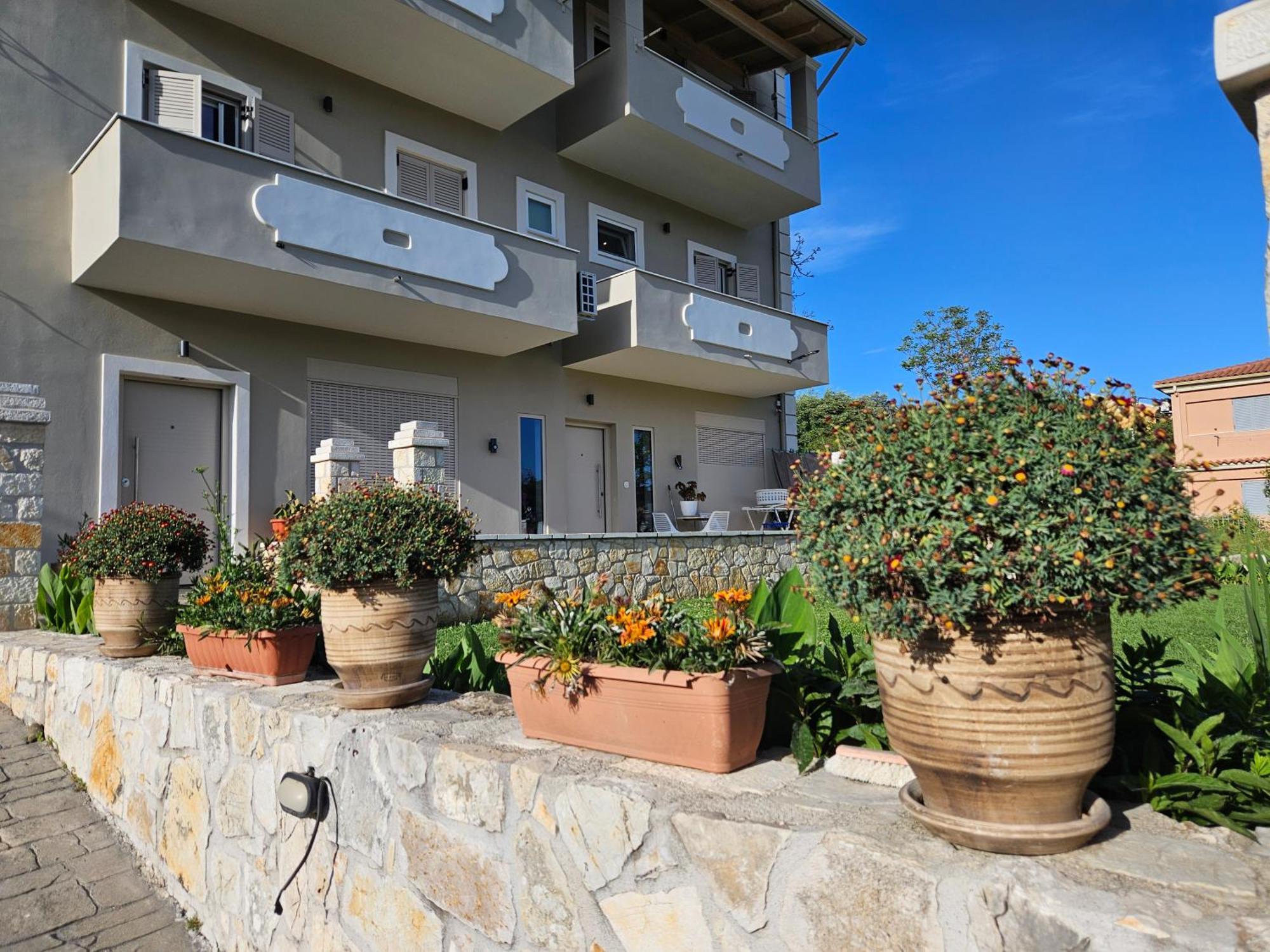 Apartamento Grey Luxury House Ypsos Exterior foto