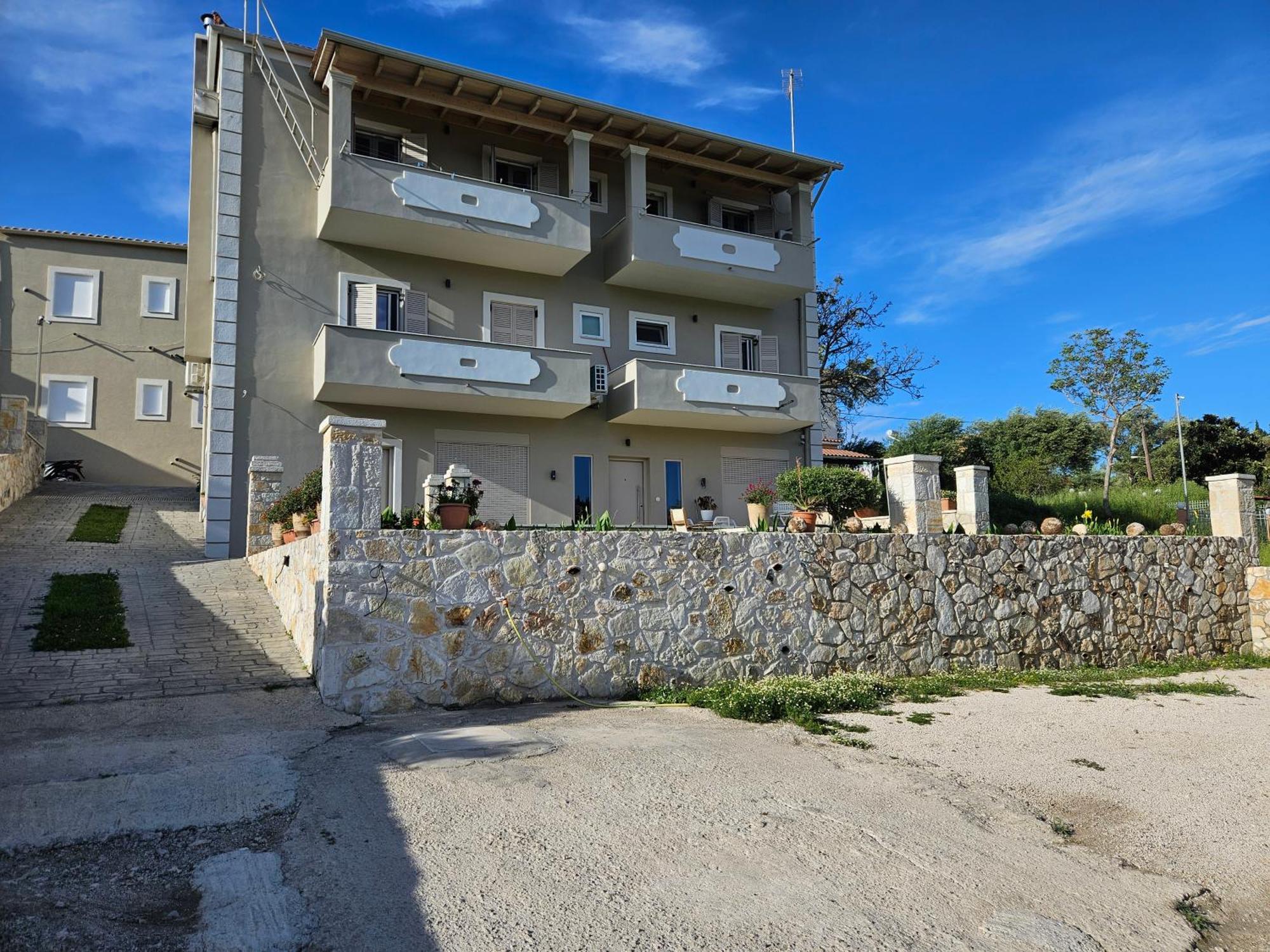 Apartamento Grey Luxury House Ypsos Exterior foto