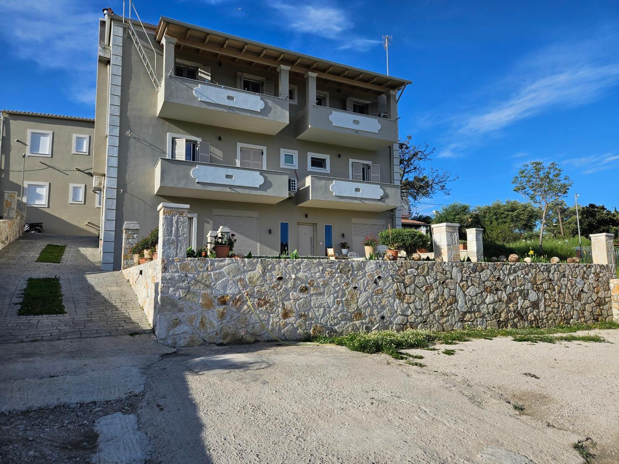 Apartamento Grey Luxury House Ypsos Exterior foto