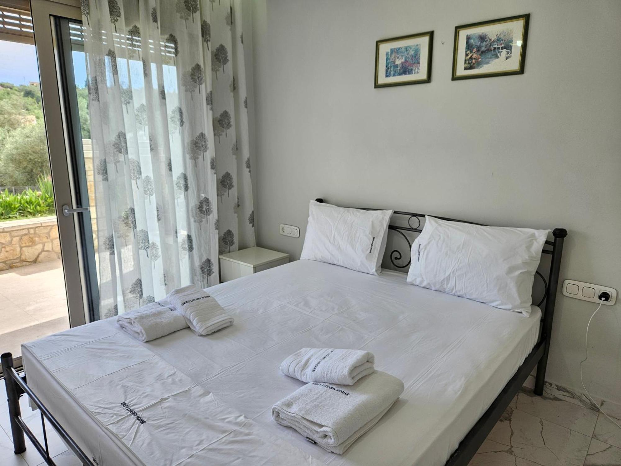 Apartamento Grey Luxury House Ypsos Exterior foto