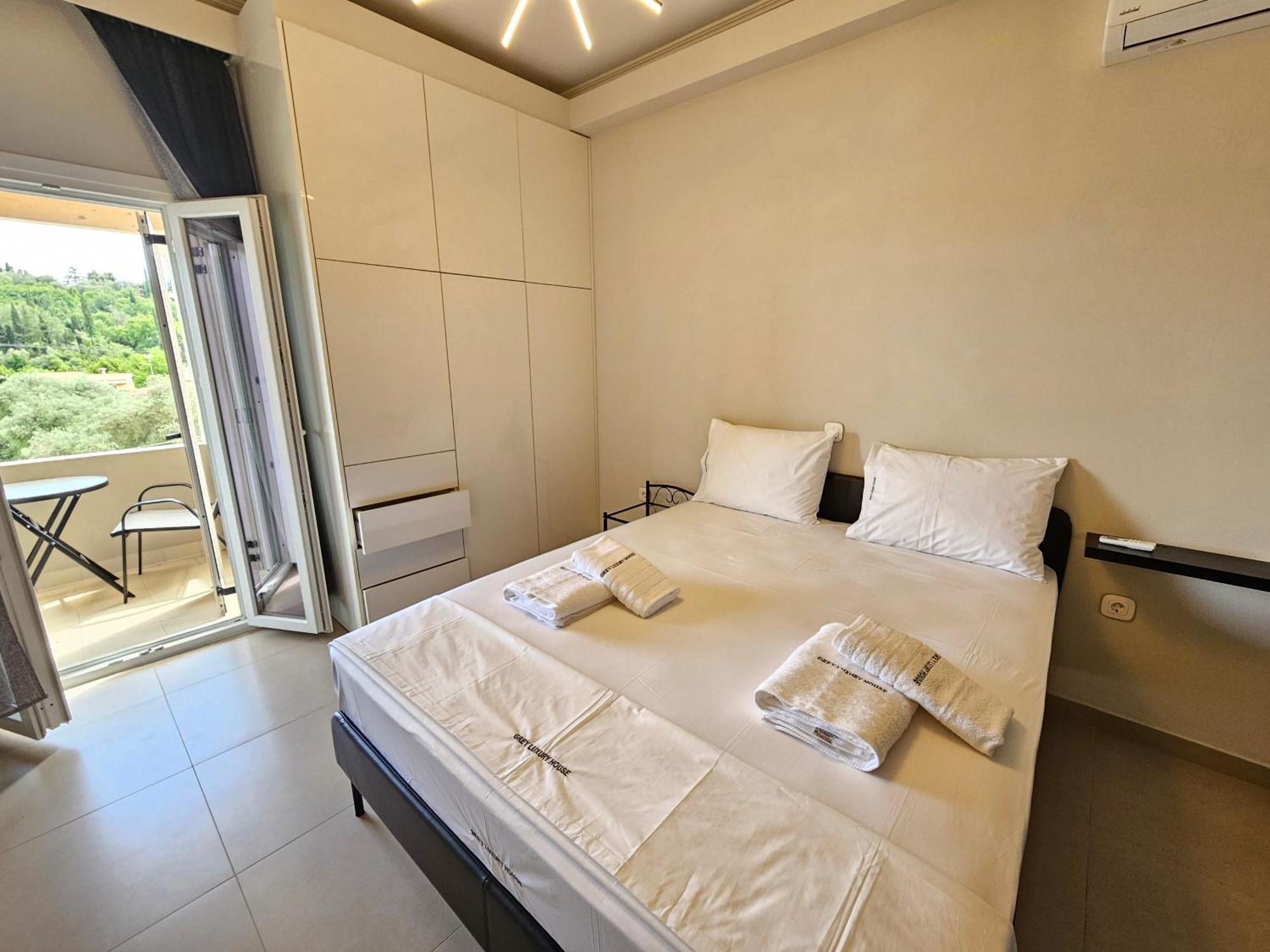 Apartamento Grey Luxury House Ypsos Exterior foto