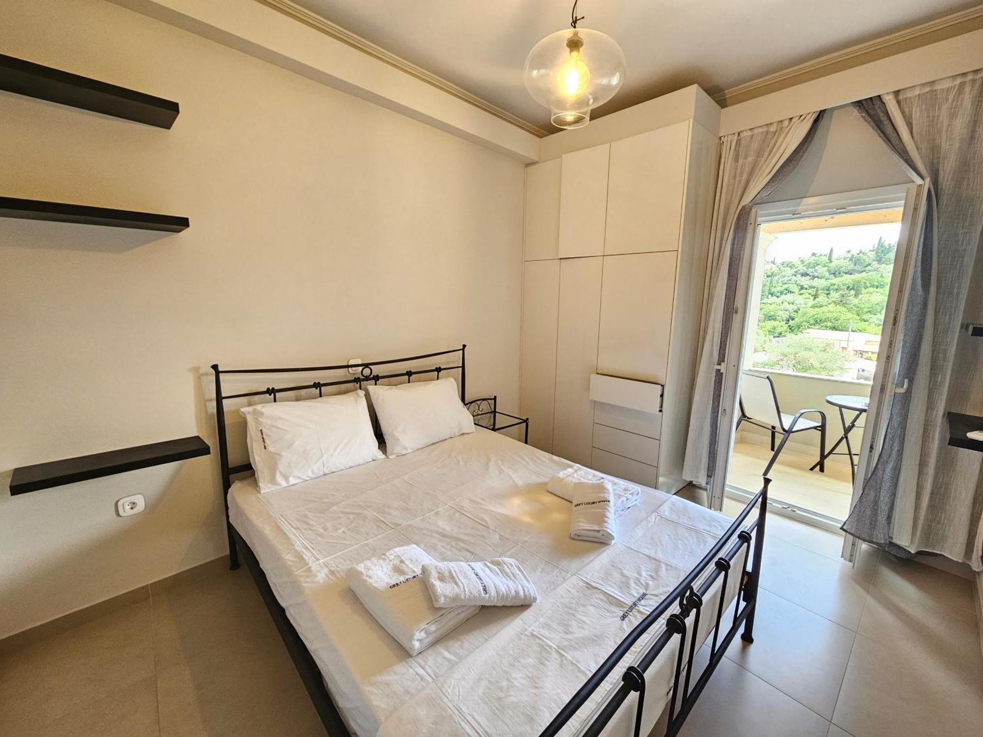 Apartamento Grey Luxury House Ypsos Exterior foto